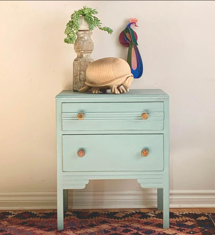 Set of two night stands